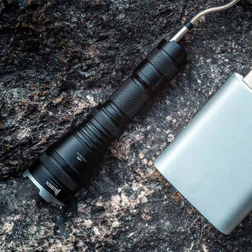 Wuben L60 Zoomfähige LED Selbstverteidigungs-Taschenlampe - 1200 Lumen